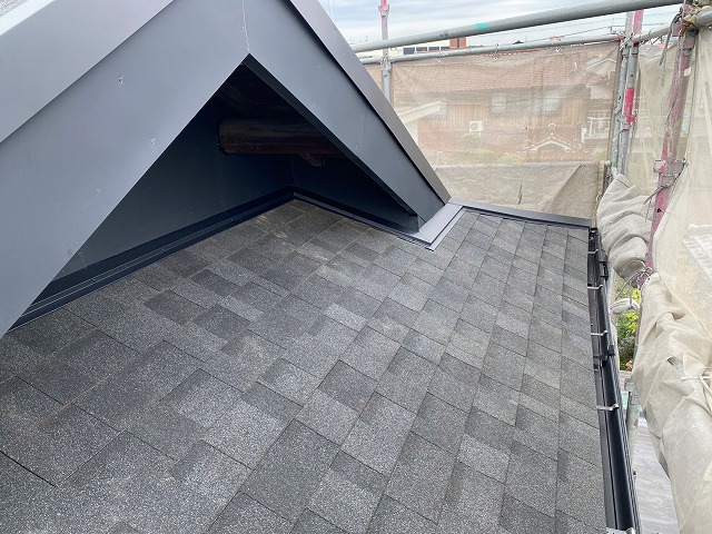 20250529-32　入母屋板金当て